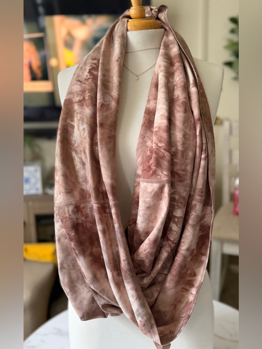 Lululemon Infinity Scarf in Diamond Dye Misty Shell Cacao Diffuse Dot Foil.